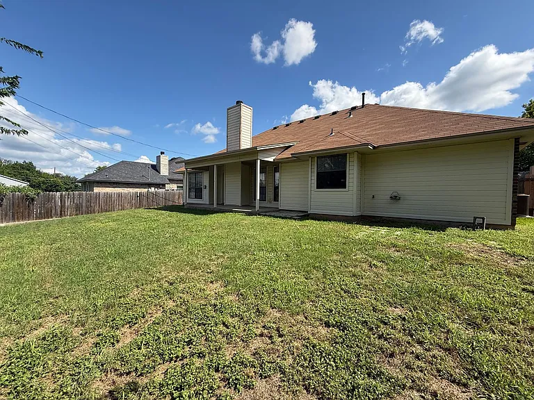 1815 Diana Ln — Photo 38