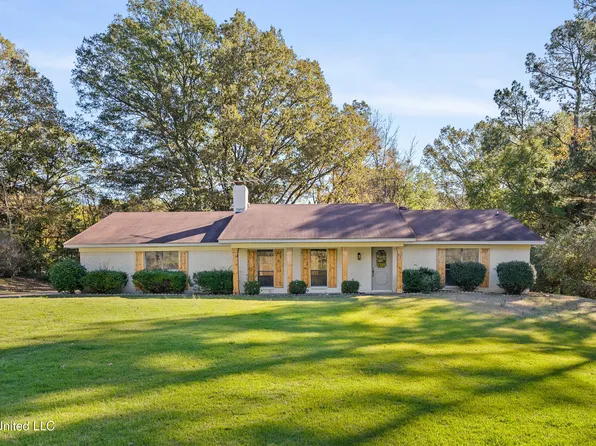 627 Pamela Dr, Senatobia, MS 38668