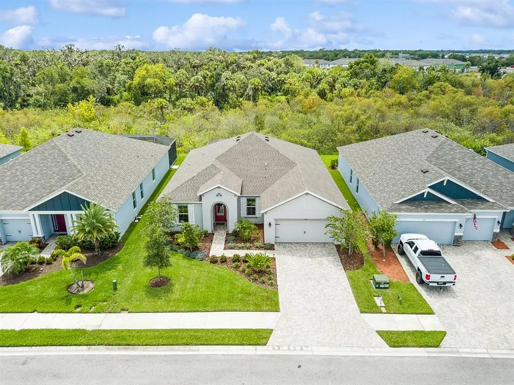 3 bed, 2.0 bath, 2316 sqft, $2,795 — Photo 3