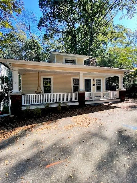 2 bed, 1085 sqft, $1,900 — Photo 1