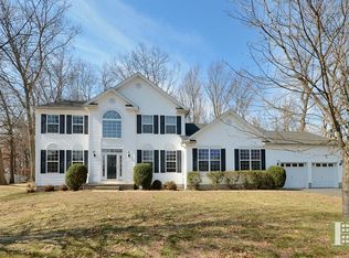 77 Deacon Dr, Hamilton, NJ 08619