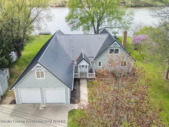 4941 Skyline Dr, Perrinton, MI 48871