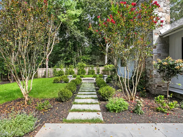 21 Dominy Ct, East Hampton, NY 11937