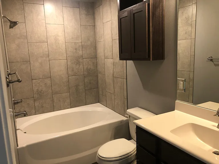 1818 Castroville Trl #B — Photo 12