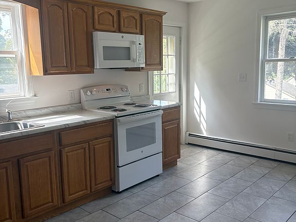 3rd image of 1 Red Mill Ln #1B