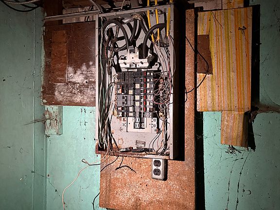 5th image of 6423 Saint Louis Ave