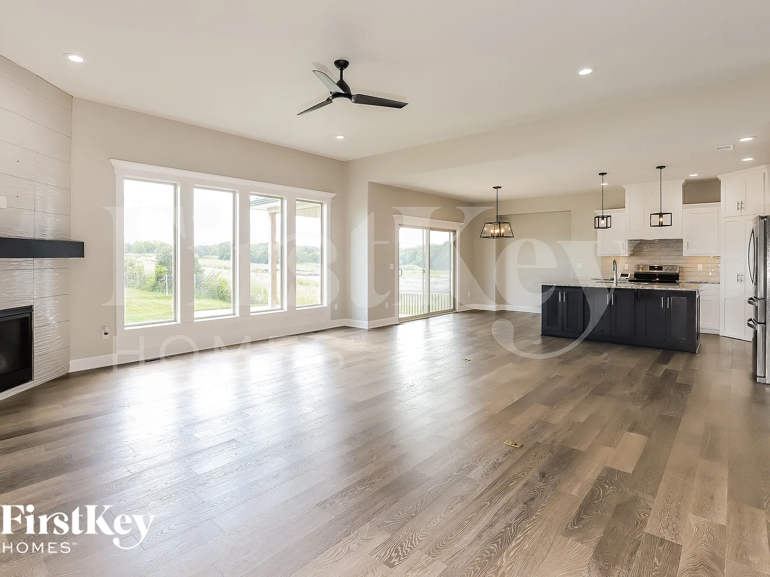 3 bed, 2.0 bath, 2150 sqft, $3,285 — Photo 3
