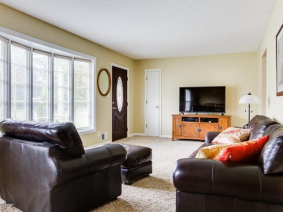 5th image of 358 E Lakeview Dr