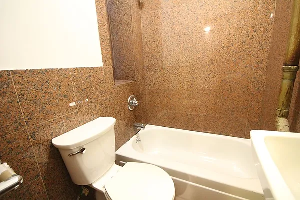 Rented by Dynamik Realty | media 35