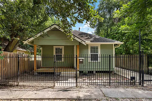 2814 Francis St Photo 1