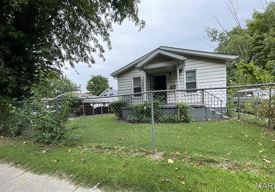 1st image of 823 N 80th St