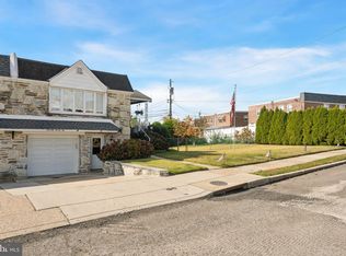 7026 Crease Ln, Philadelphia, PA 19128