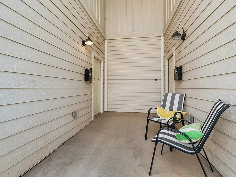 925 S Knoblock St — Photo 3