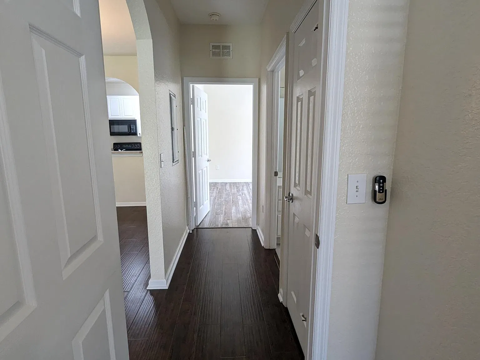 3 bed, 1248 sqft, $1,900 — Photo 4