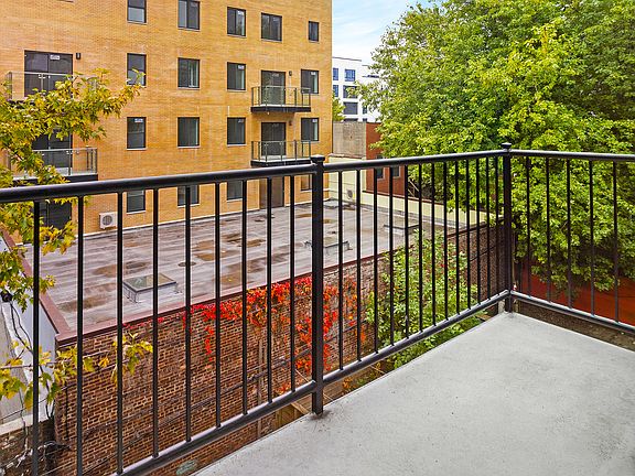 4th image of 65 Woodbine St APT 4B
