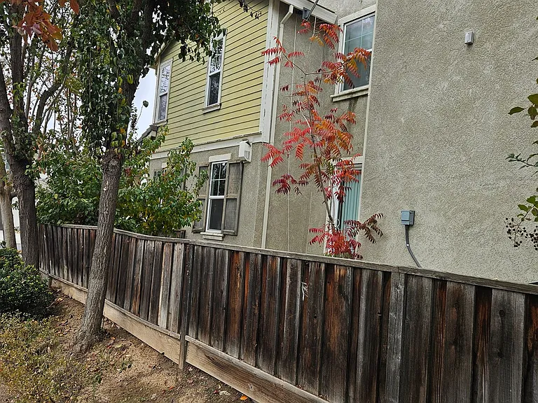 2612-2612 1/2 Hawaiian Petrel Ave — Photo 2
