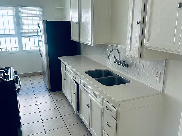 959 Gayley Ave #14 — Photo 6