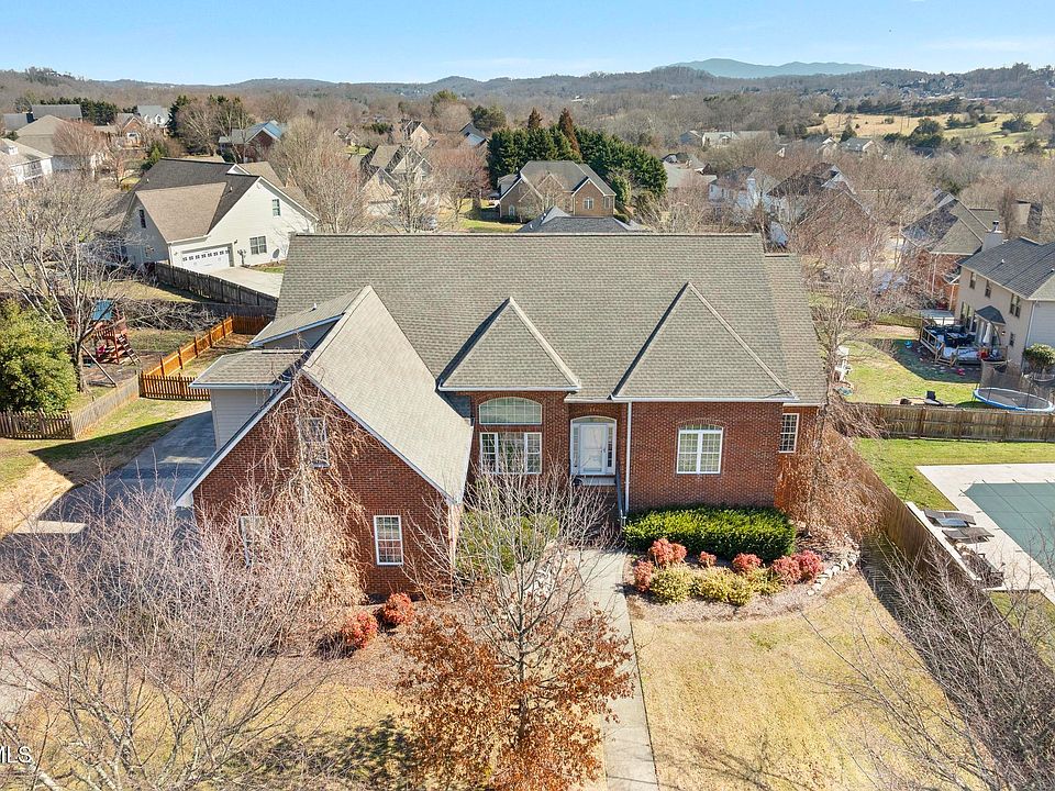 1st image of 110 Emerald Chase Cir