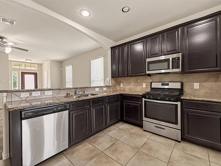 1251 S Maple Dr — Photo 7