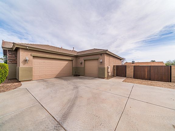Large 3+ Car Garages