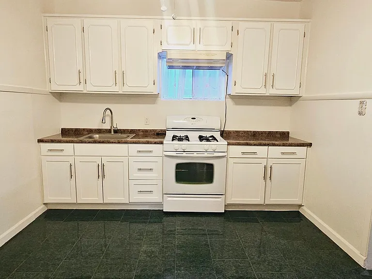 2600 Aurora Ave — Photo 9