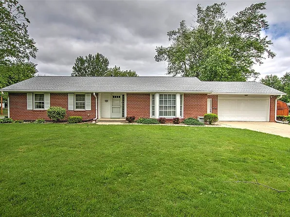 22 Berry Dr, Decatur, IL 62526