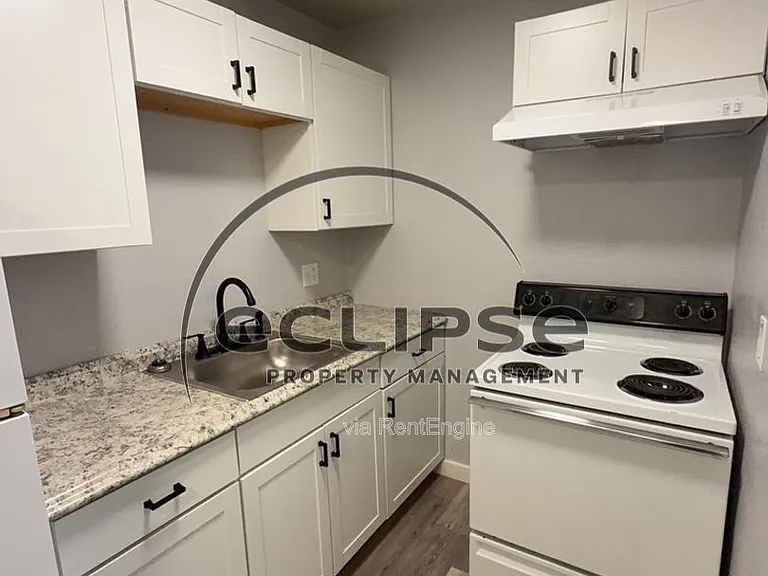 Summit View Apartments — Photo 97