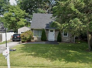 89 Crystal Lake Rd, Stamford, CT 06905