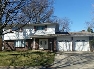 734 Crestline Dr, Decatur, IL 62526