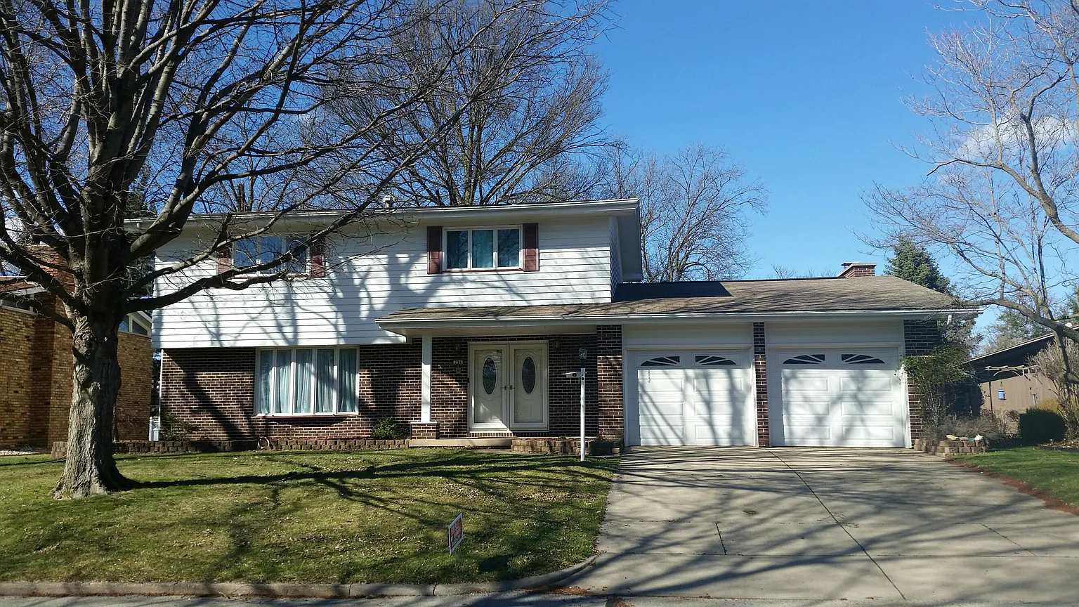 734 Crestline Dr photo 1