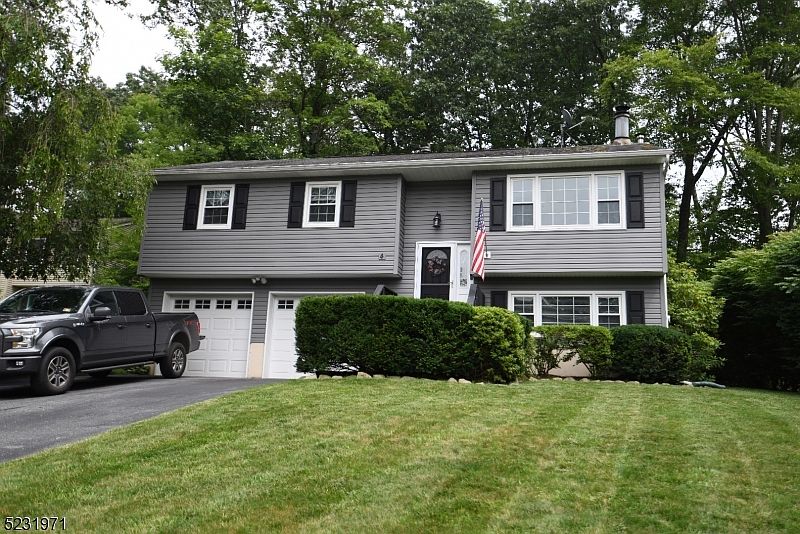 1st image of 4 Cedar Knoll Way