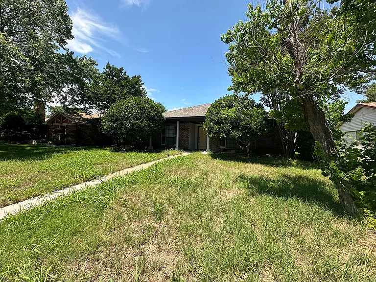 4045 Cavalry Dr — Photo 4