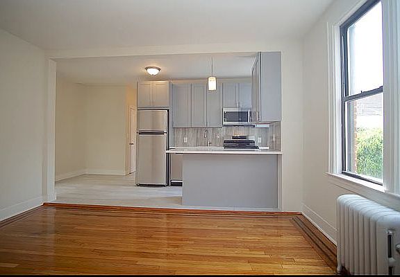 4th image of 33-29 29th St #3