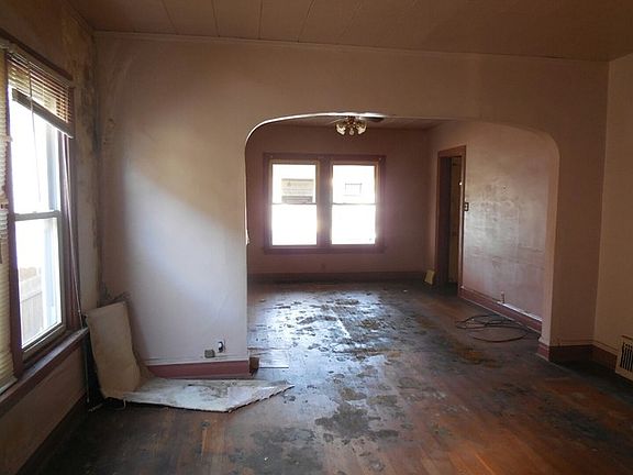3rd image of 1533 N Lawler Ave