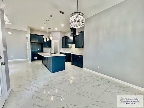 5th image of 108 Brooks Cir S