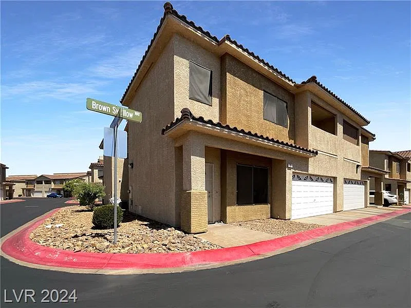 2 bed, 2.5 bath, 1267 sqft, $1,575 — Photo 2