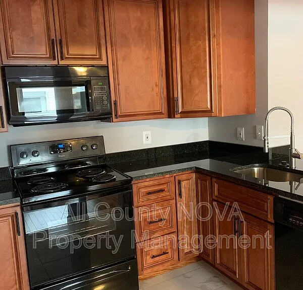 1611 Carriage House Ter #D — Photo 6