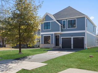 181 N Delaplaine Rd, Riverside, IL 60546