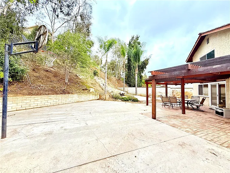 23860 Enriquez Dr — Photo 7
