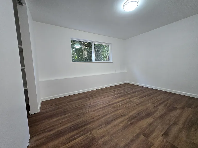 1316 Bellevue Way SE — Photo 9
