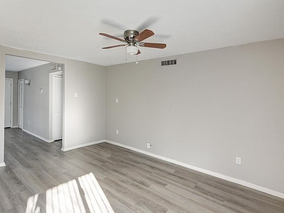 4th image of 128 Yorkshire Dr