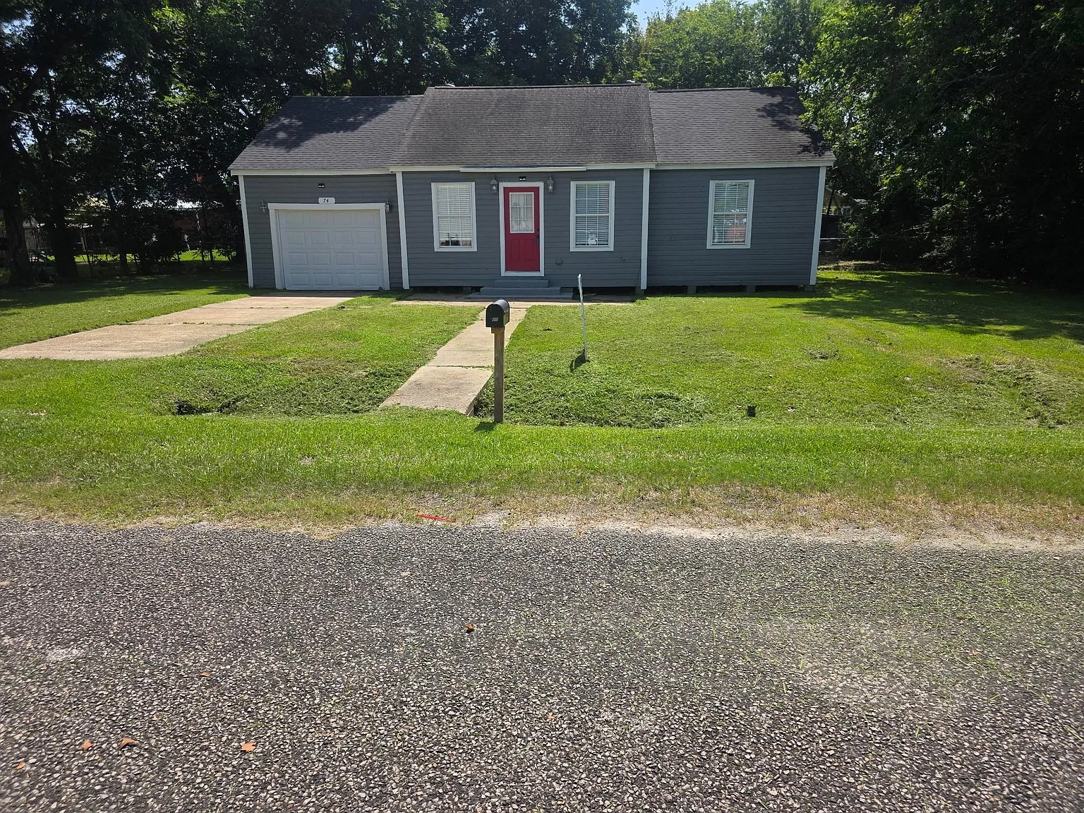 2 bed, 1.0 bath, 1060 sqft, $1,250 — Photo 1