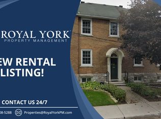 144 Keefer St #3, Ottawa, ON K1M1T8