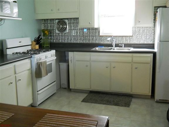 5th image of 3337 Manhattan Ave