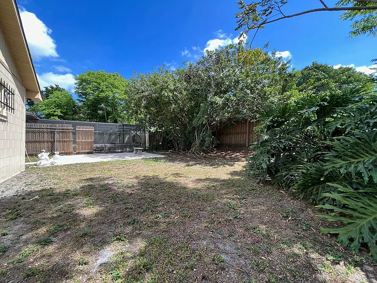529 Hibiscus Way — Photo 39