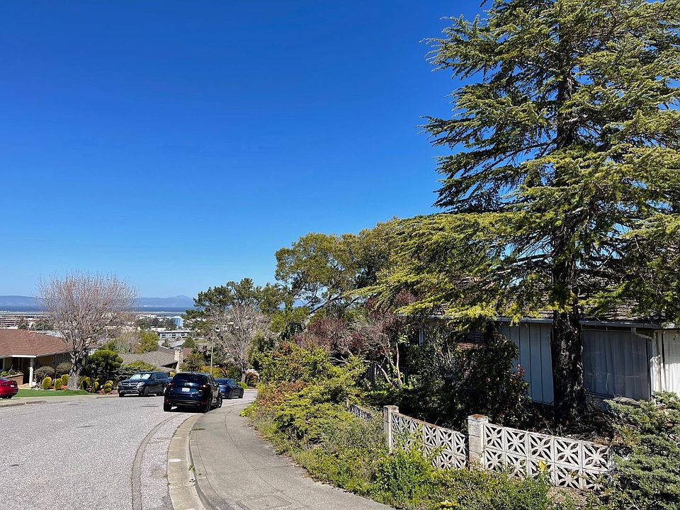 2nd image of 300 Loyola Dr