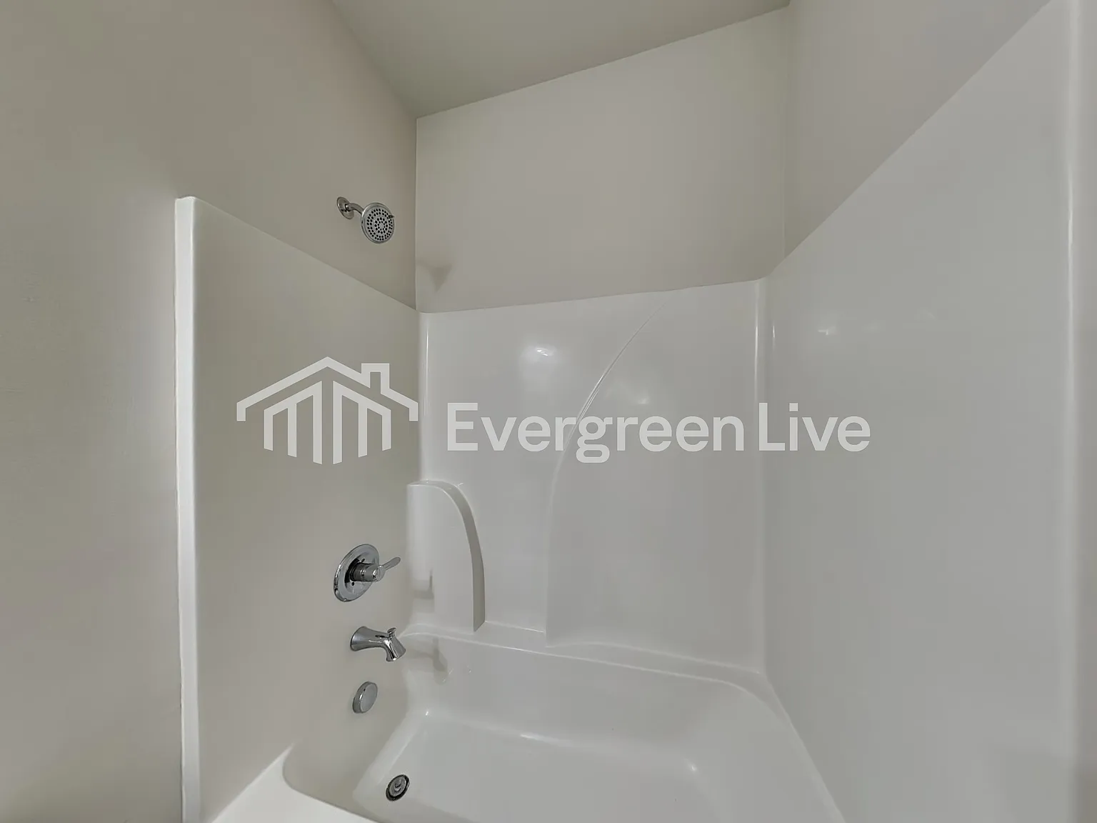 3 bed, 2.0 bath, 1241 sqft, $1,695 — Photo 3