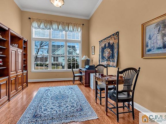 3rd image of 1 Mayflower Ct