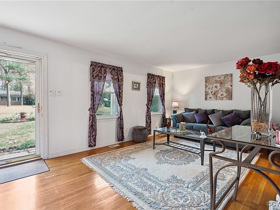 4th image of 3030 Clarendon Dr