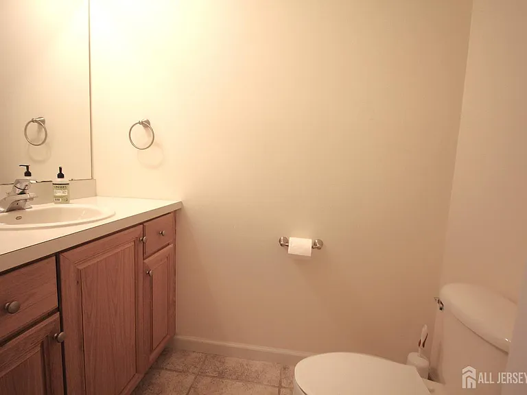 72 Truman Ave — Photo 12
